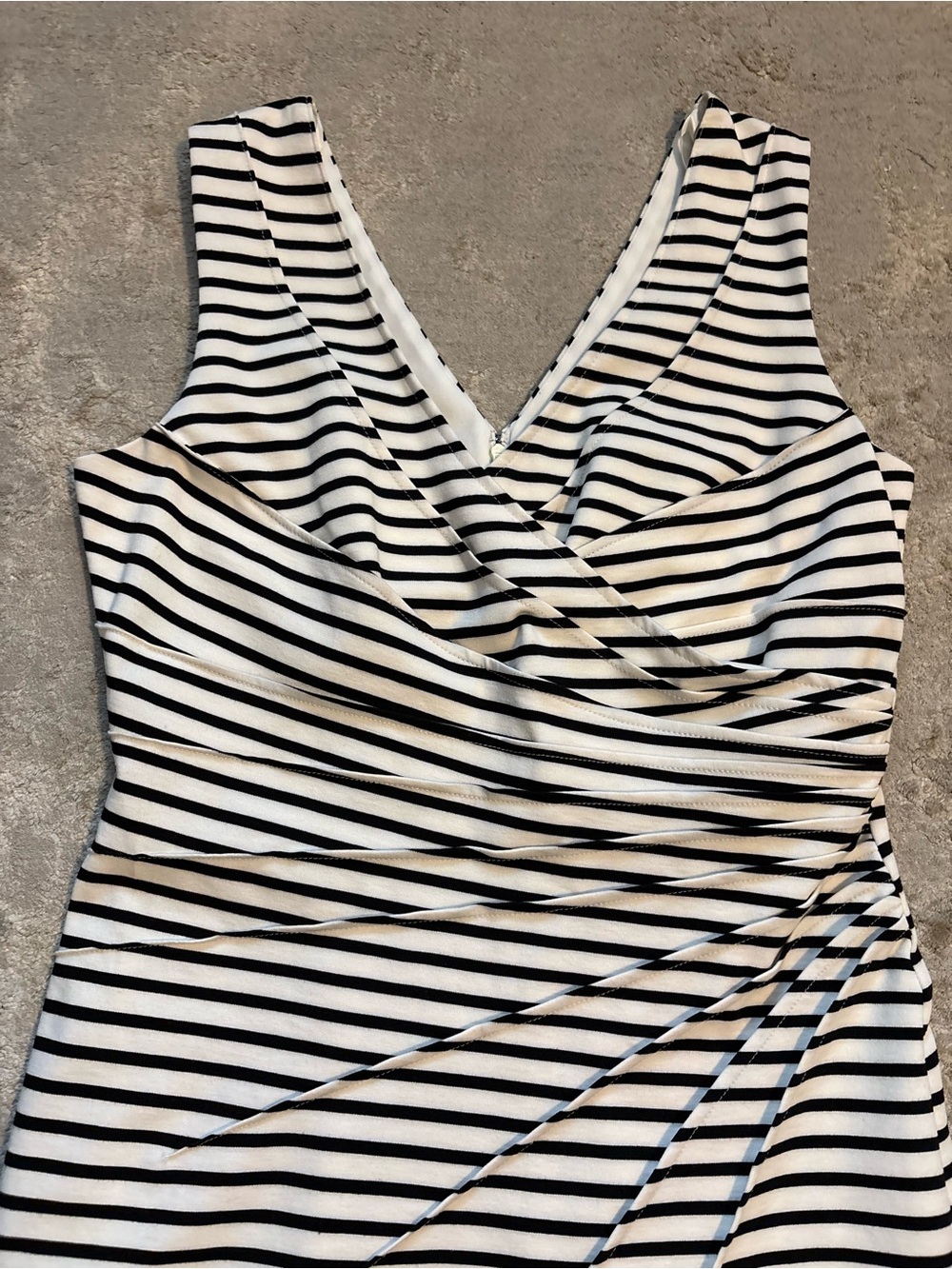 Le Chateau Black & White Striped Bodycon Sheath Dress with Ruching Size Xlarge - Picture 3 of 10